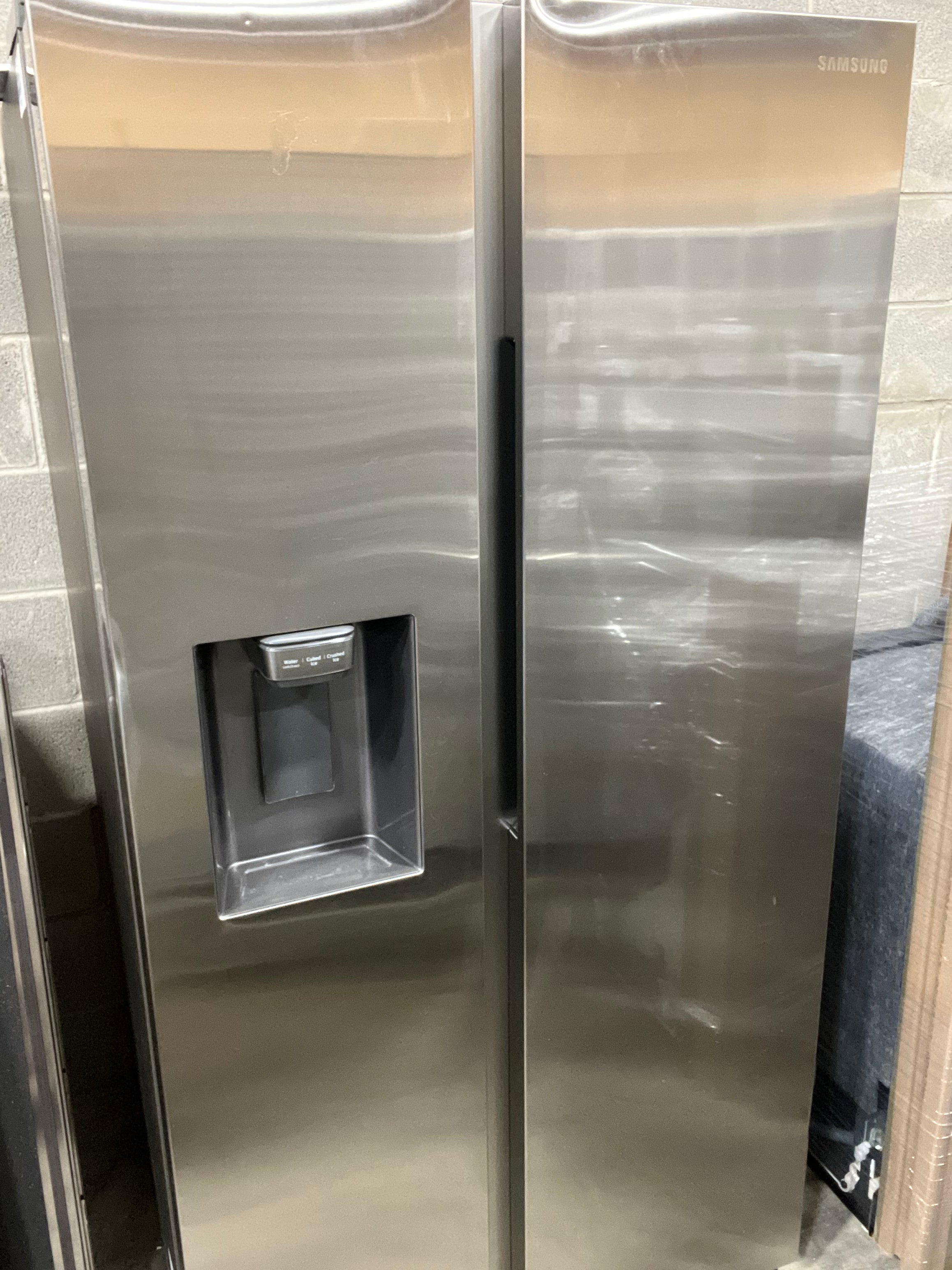 Samsung refrigerator for parts ! Model : RS27T5200