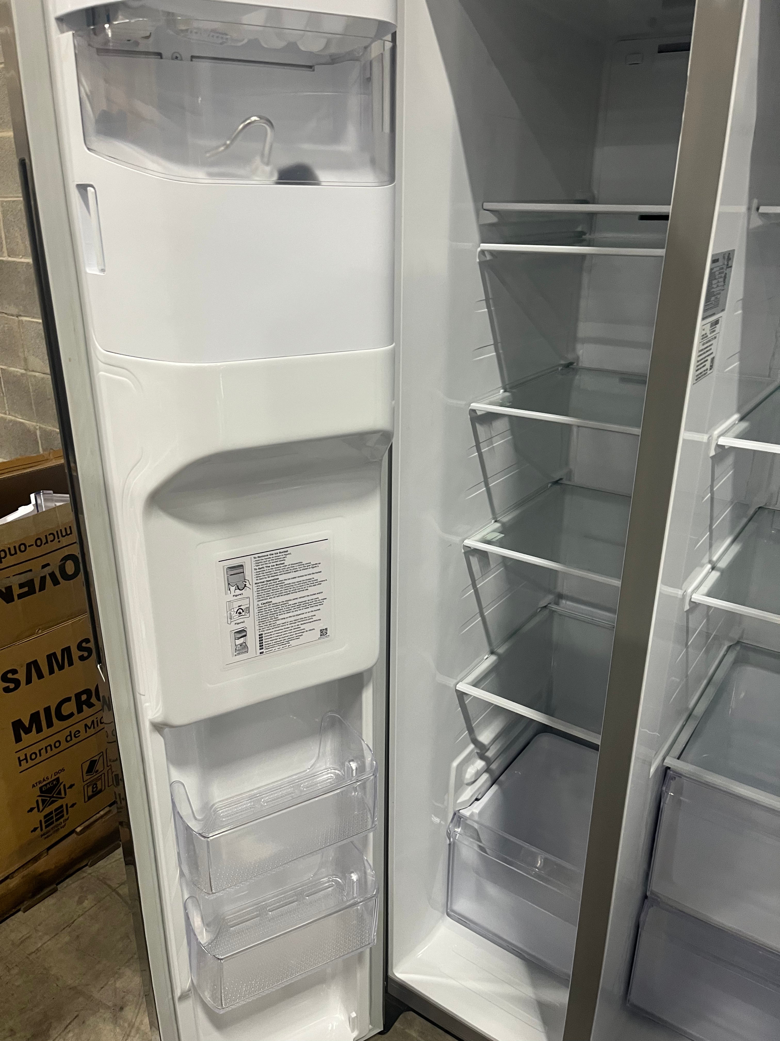 Samsung refrigerator for parts ! Model : RS27T5200